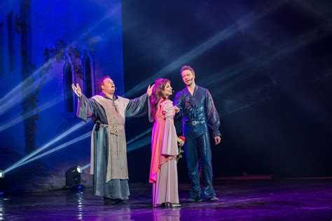 Сценография и костюмы: отзывы о визуальном исполнении