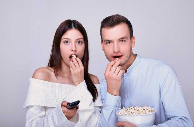 Как cinematography подчеркивает атмосферу ленты?