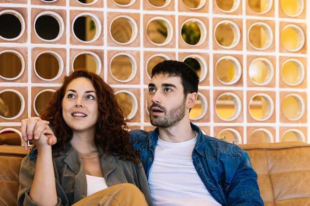 Какие ключевые темы поднимаются в сериале?