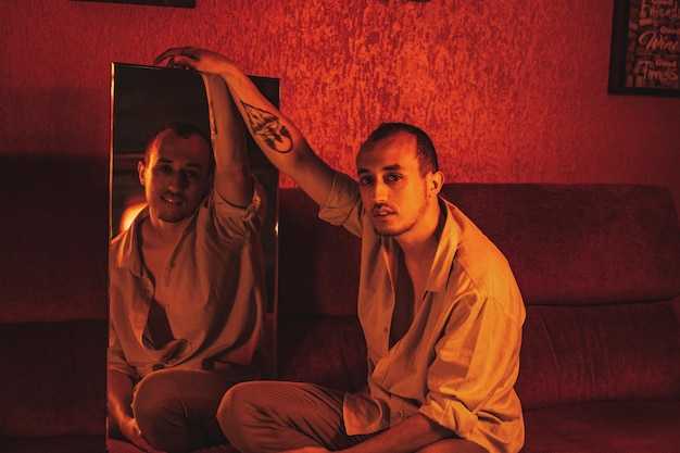 Отношения между героями: что это нам говорит о любви?